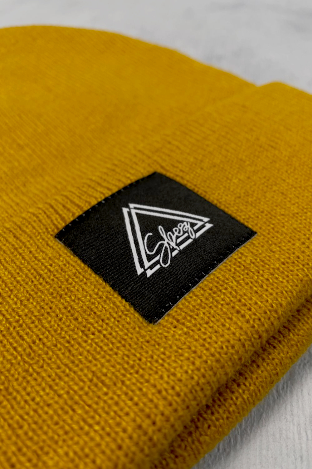 Streetwear-italiano-snapback-beanie-hoodie-T-shirt-Oversized-Uomo-Donna-SBEZ-urban-style-street-stile-brand-abbigliamento-beanie-mostarda-logo-3