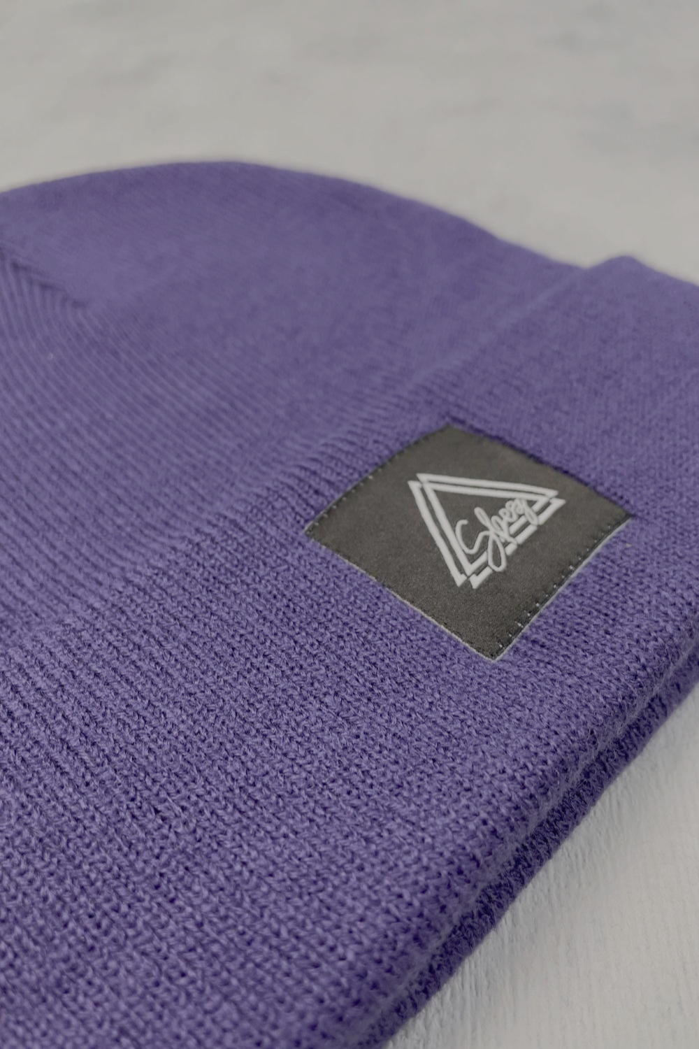 Streetwear-italiano-snapback-beanie-hoodie-T-shirt-Oversized-Uomo-Donna-SBEZ-urban-style-street-stile-brand-abbigliamento-beanie-viola-logo-2