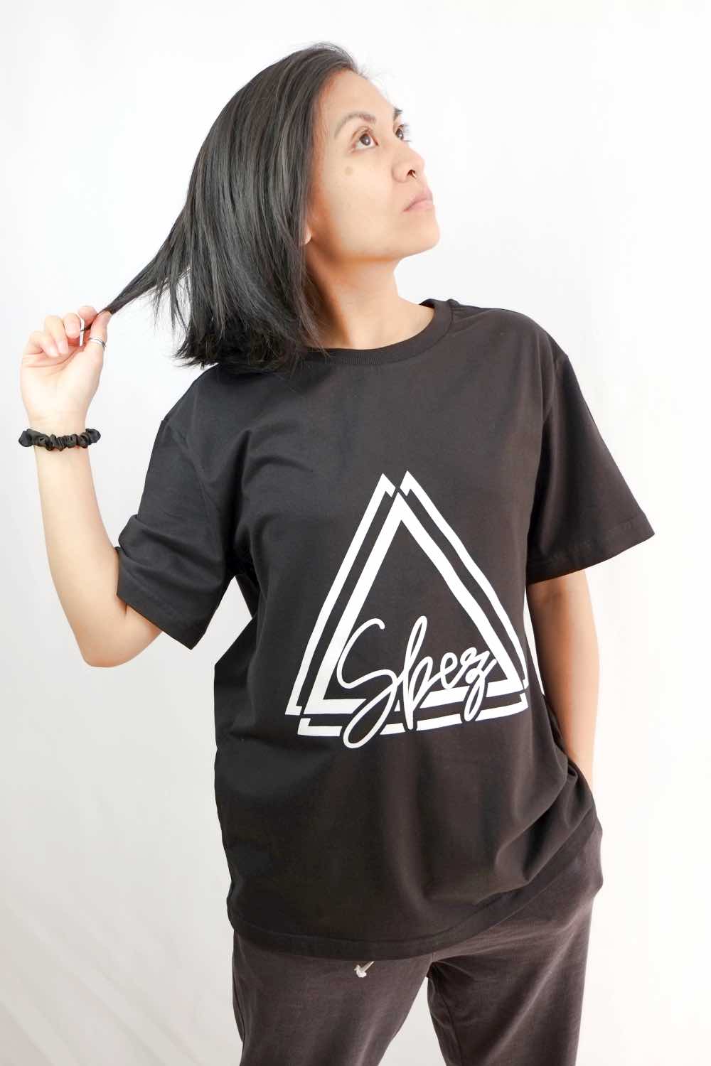 Abbigliamento da strada street wear e da skate | T-shirt street one, magliette, vestiti, cappellini street style marchio triangolo | immagine t-shirt The best nera donna